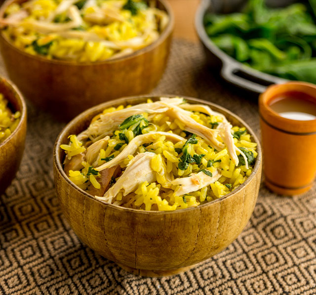 Receita: Arroz de Peru Desfiado com Tucupi e Jambu