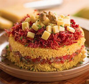 Receita: Arrumadinho de Cuscuz com Carne de Sol Crocante por @chefmargotsouza