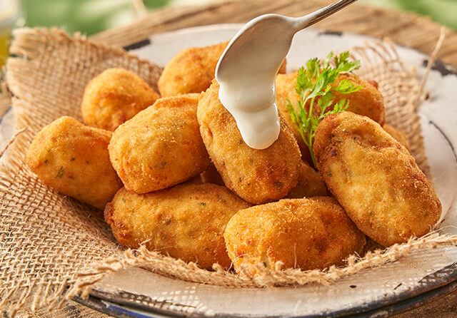 Receita: Bolinho de Pirarucu com Molho de Limão