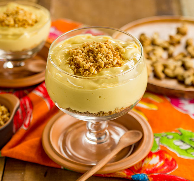 Receita: Creme de Bacuri com Farofa de Biscoito