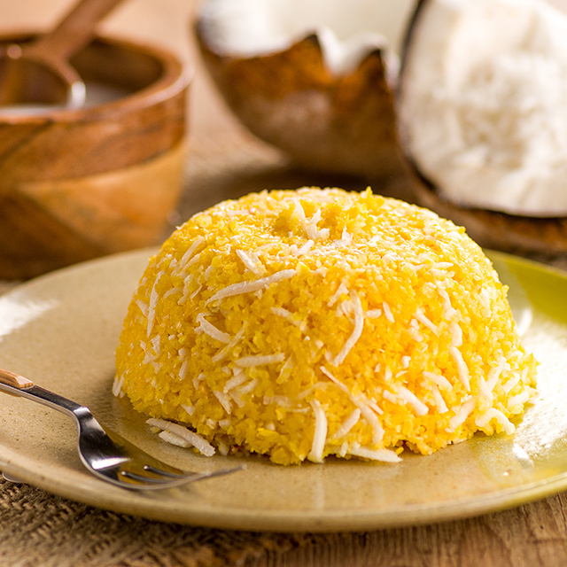 Receita: Cuscuz com Coco Fresco e Leite de Coco