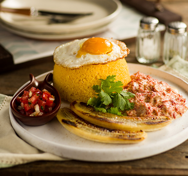 Receita: Cuscuz com Ovo, Carne de Sol na Nata e Bananas Fritas