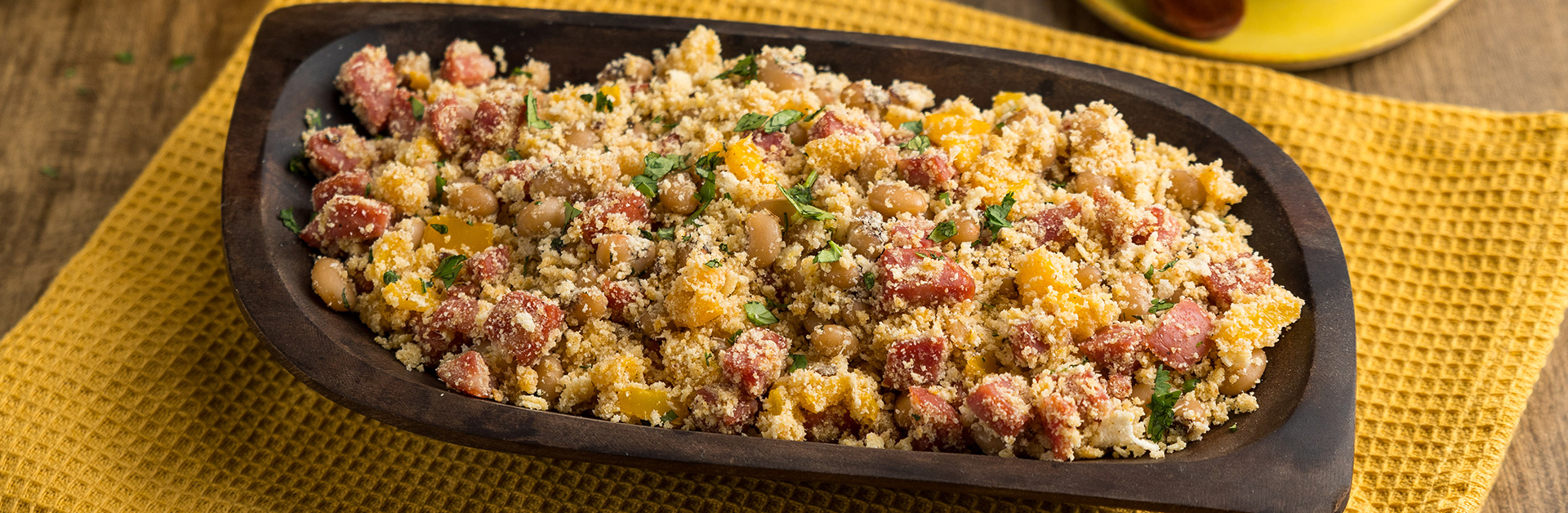 Receita: Farofa com Feijão de Corda e Linguiça