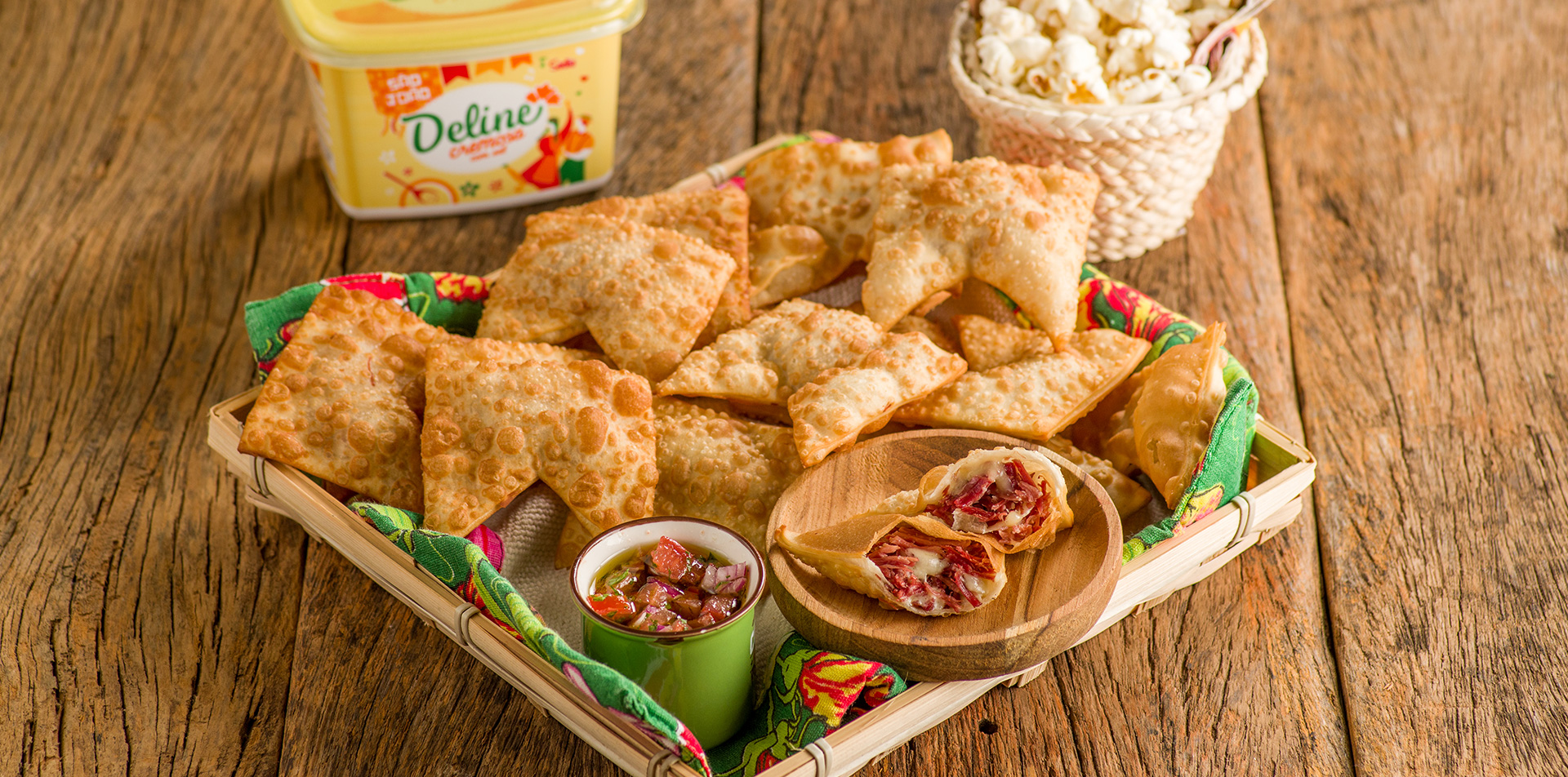 Deline Nossas receitas Mini Pastel de Carne Seca com Queijo