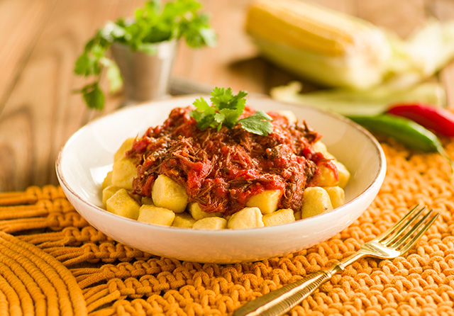 Receita: Nhoque de Milho com Molho de Carne de Bode