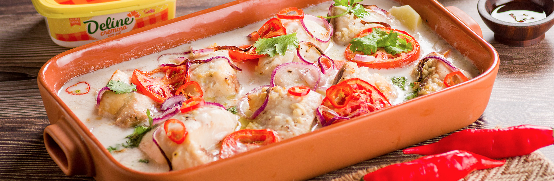 Receita: Peixe Assado com Tomate, Cebola e Leite de Coco
