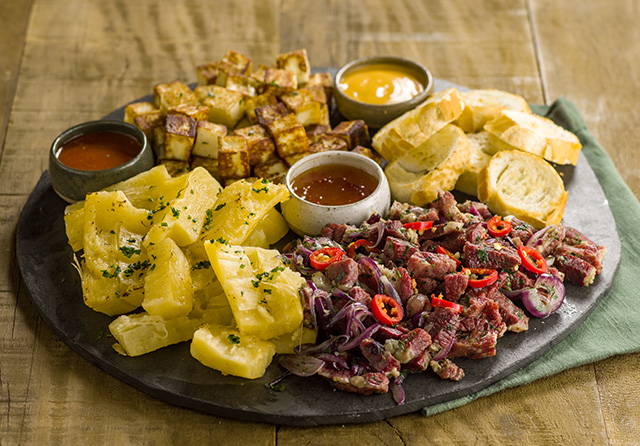 Receita: Tábua de Carne Seca, Mandioca e Queijo Coalho