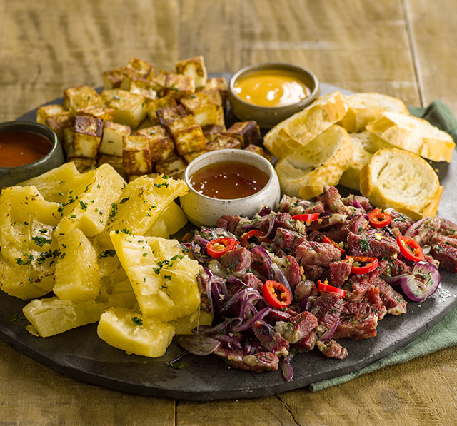 Receita: Tábua de Carne Seca, Mandioca e Queijo Coalho