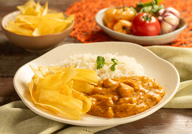 Receita: Vatapá de Frango com Arroz e Chips de Mandioca